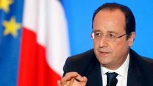 Hollande veut rendre le permis moins cher et simplifié