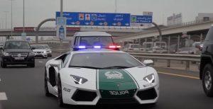 voiture de police des Émirats Arabes Unis 